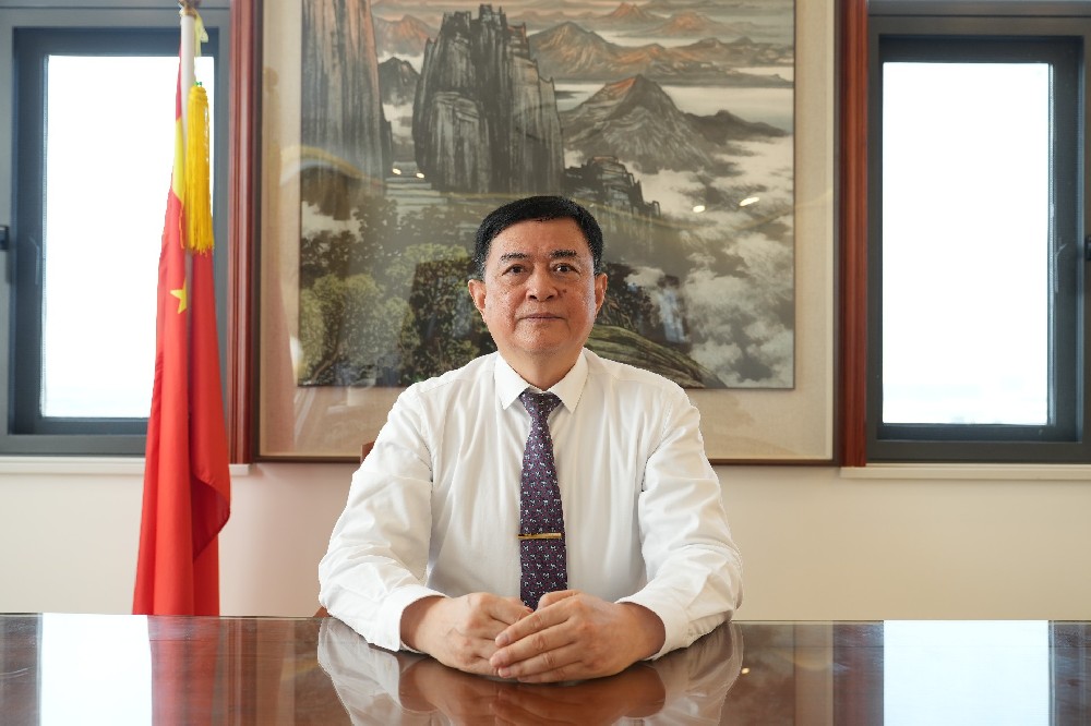 【勞動(dòng)者之歌】以實(shí)業(yè)報(bào)國壁畫“綠智”發(fā)展藍(lán)圖